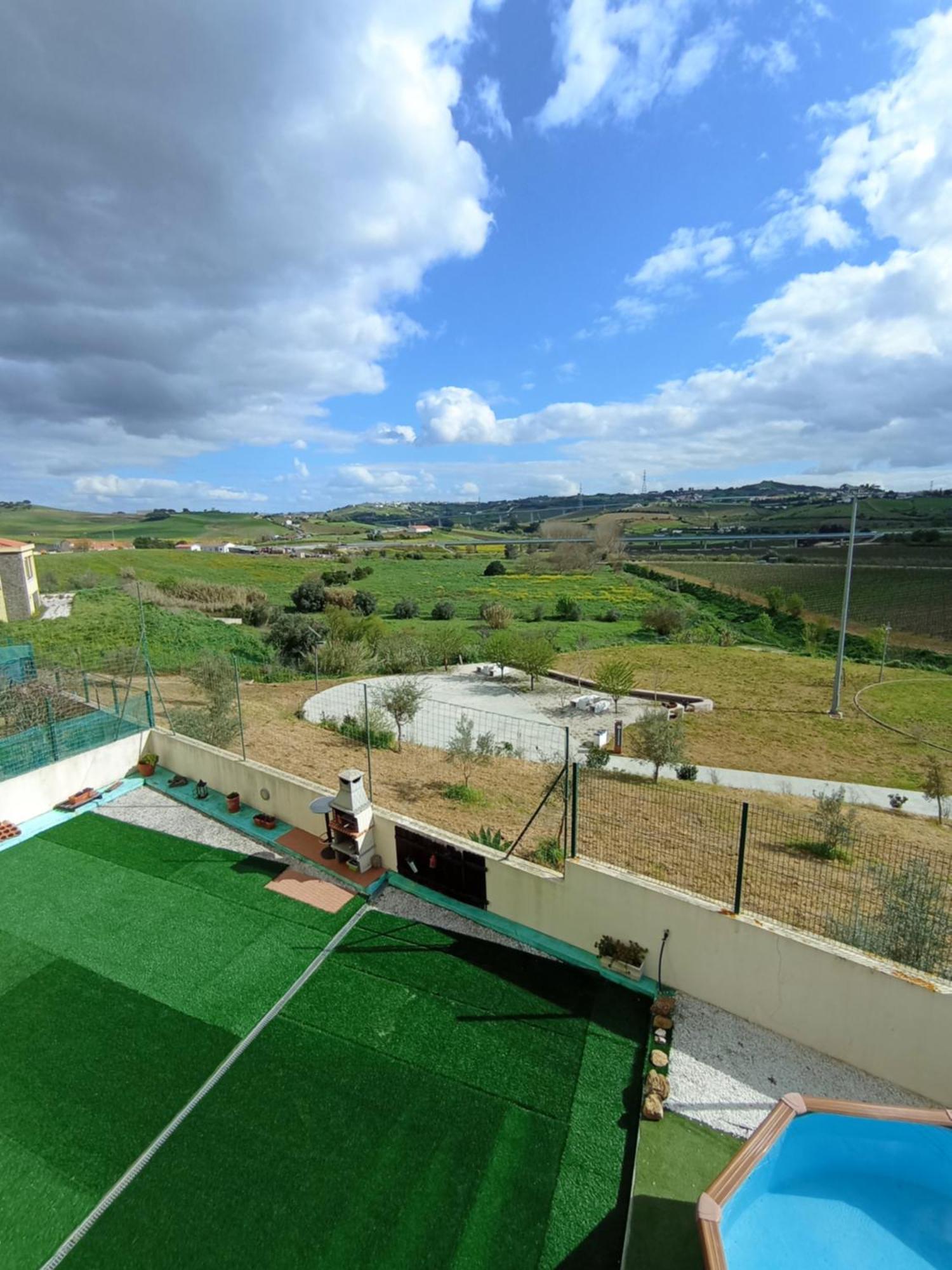 Sossego E Tranquilidade-Valley Guest House-Perto De Lisboa-Estacionamento A Porta Do Alojamento Arruda dos Vinhos Esterno foto