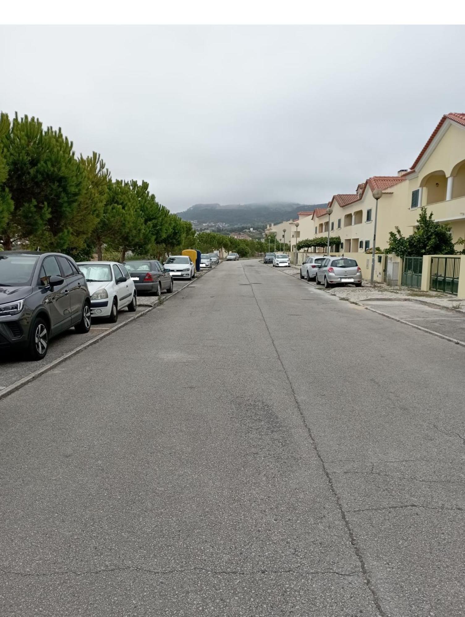 Sossego E Tranquilidade-Valley Guest House-Perto De Lisboa-Estacionamento A Porta Do Alojamento Arruda dos Vinhos Esterno foto